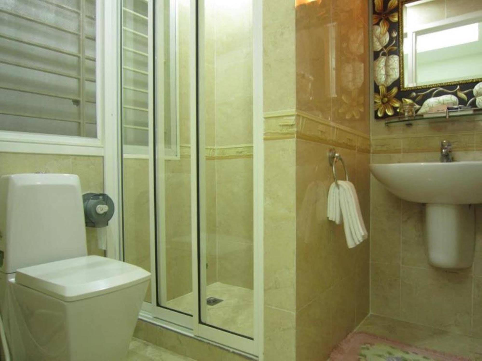 Hoang Thanh Thuy Airport Hotel 1 - Gan Am Thuc Dem Cho Hoang Hoa Tham Ho Chi Minh City Exterior photo