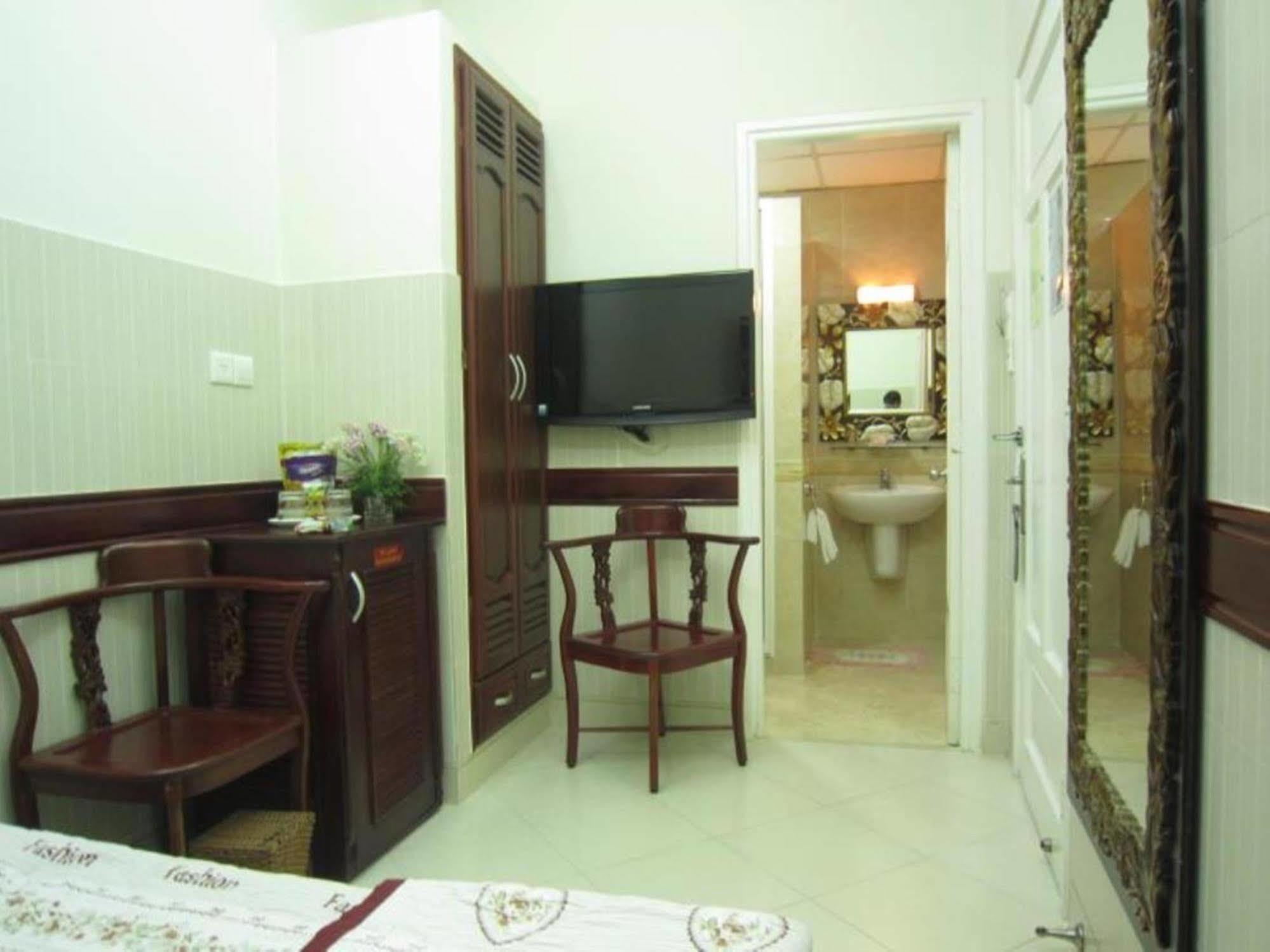 Hoang Thanh Thuy Airport Hotel 1 - Gan Am Thuc Dem Cho Hoang Hoa Tham Ho Chi Minh City Exterior photo