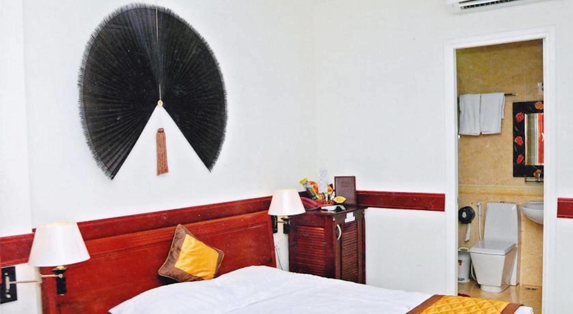 Hoang Thanh Thuy Airport Hotel 1 - Gan Am Thuc Dem Cho Hoang Hoa Tham Ho Chi Minh City Exterior photo